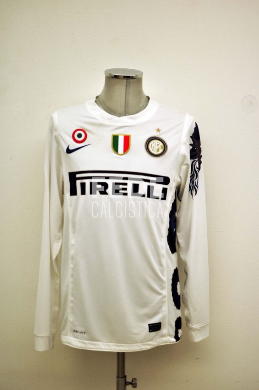 0191__2__internazionale_9_eto_o_2010_2011_serie_a